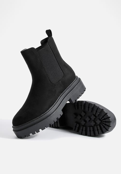 boohoo - Faux suede stepped sole chunky chelsea boots - black