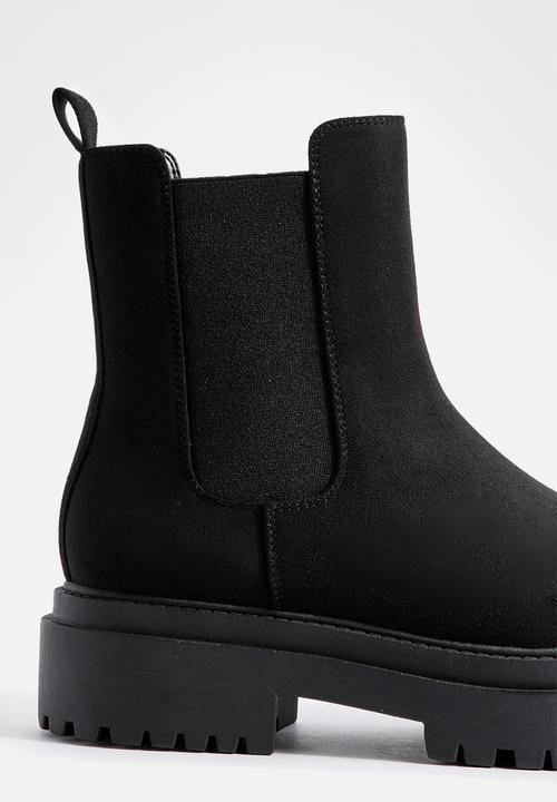 boohoo - Faux suede stepped sole chunky chelsea boots - black