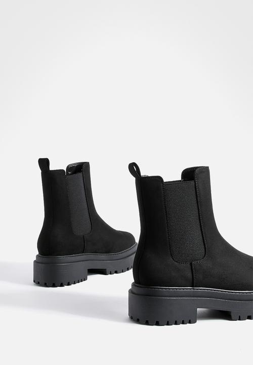 boohoo - Faux suede stepped sole chunky chelsea boots - black