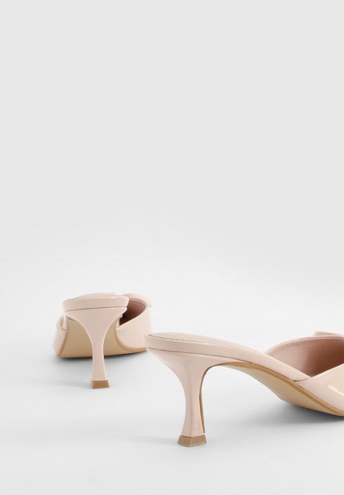 boohoo - Patent bow detail court heels - beige 