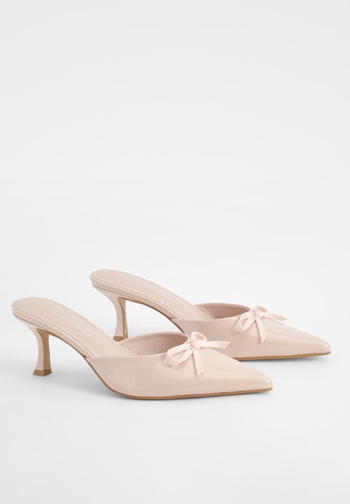 boohoo - Patent bow detail court heels - beige 