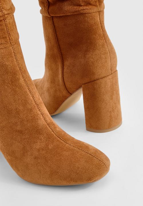 boohoo - Ruched high block heeled knee high boots - tan