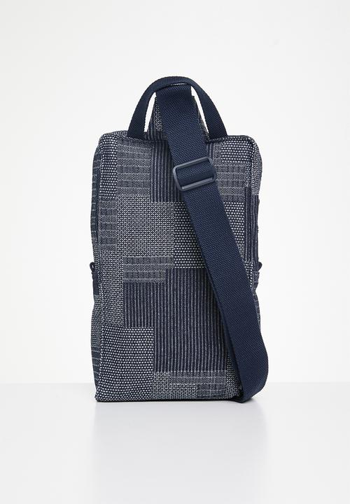 Levi’s® - Ns Zip Sling - Blue Combination