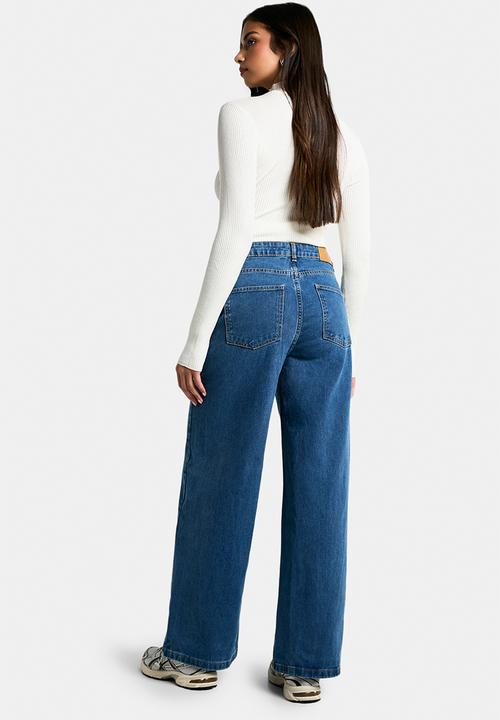 boohoo - Basics 30 Inch Leg Baggy Boyfriend Jeans - Mid Blue