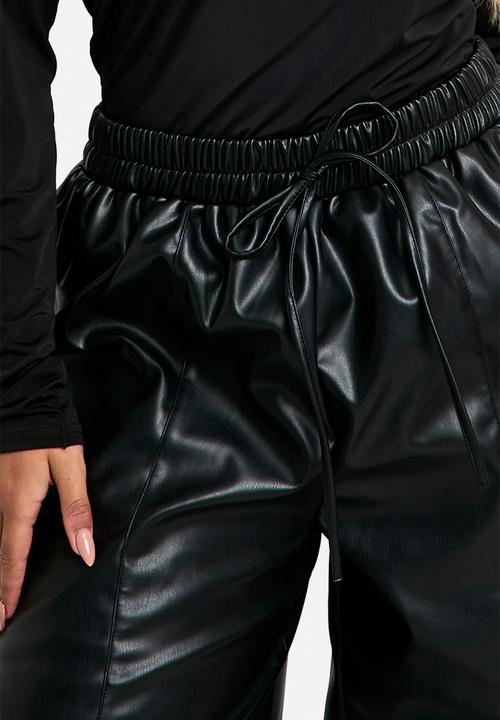 boohoo - Plus Pu Seam Detail Straight Leg Trousers - Black