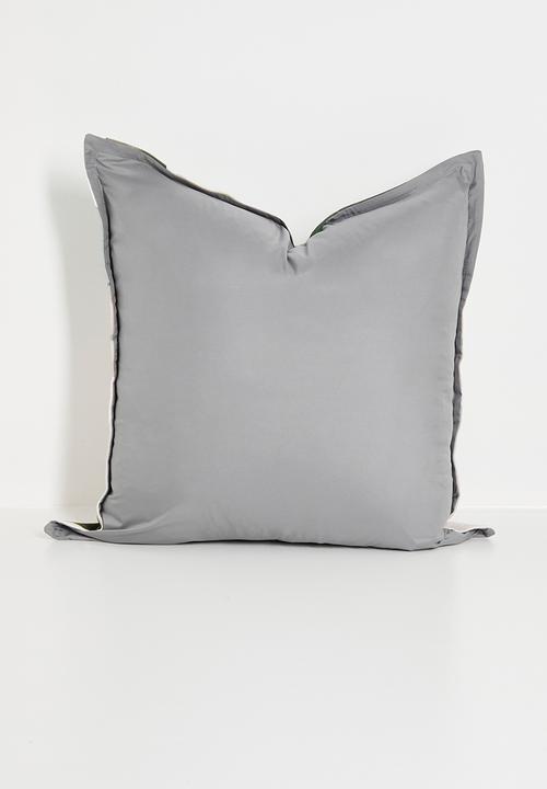 Grey Gardens - Sugar leaf cushion cover - Multi