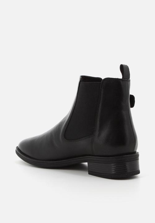 Hush Puppies - Annika Ankle  - Black leather