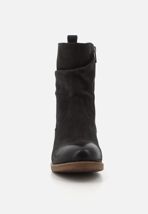 Hush Puppies - Emilia Mid Calf - Black leather