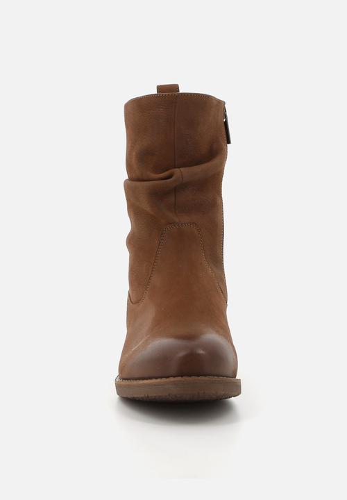 Hush Puppies - Emilia Mid Calf  - Brown leather
