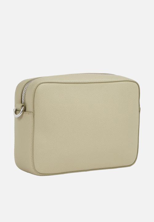 Calvin Klein - Ck must small camera bag caviar - eucalyptus