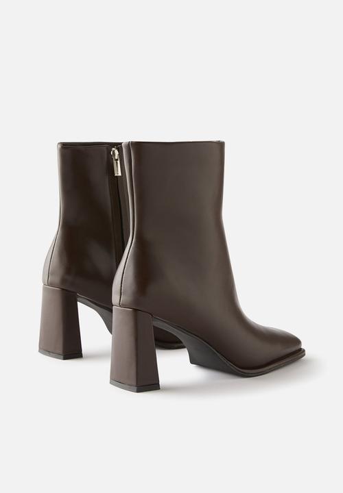 Cotton On - Jaquie block heel boot - choc smooth