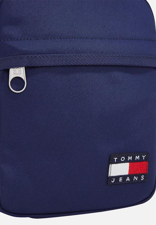 Tommy Hilfiger - TJM Ess Daily Reporter - Yale Navy