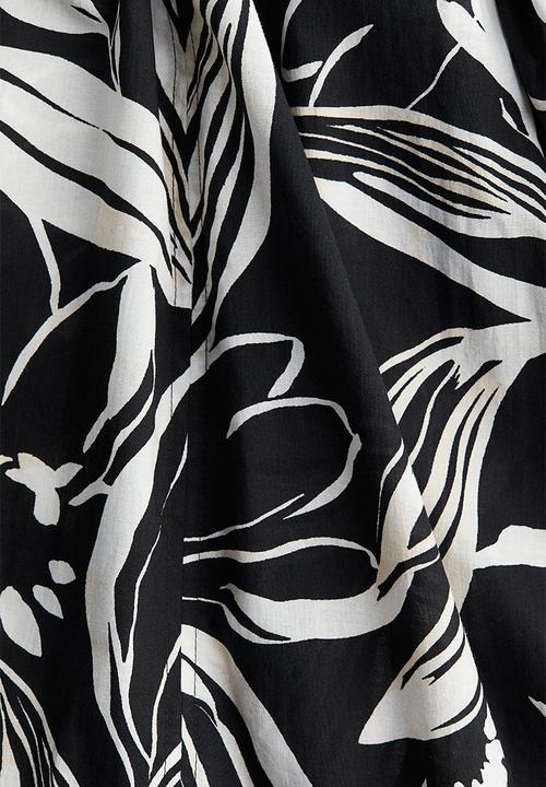 H&M - Voluminous tie-belt dress - black floral