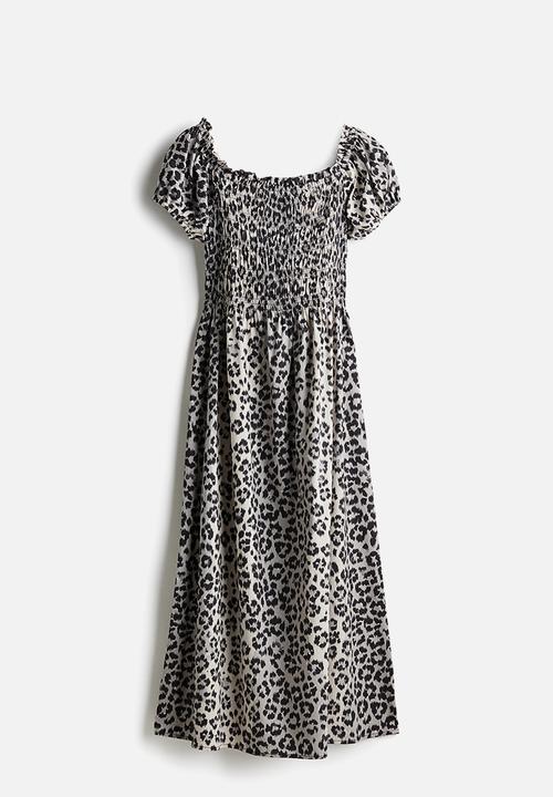 H&M - Smocked off-the-shoulder dress - light grey leopard print 