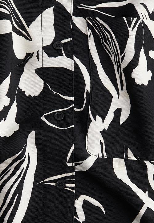 H&M - Viscose-blend shirt - black & white patterned 
