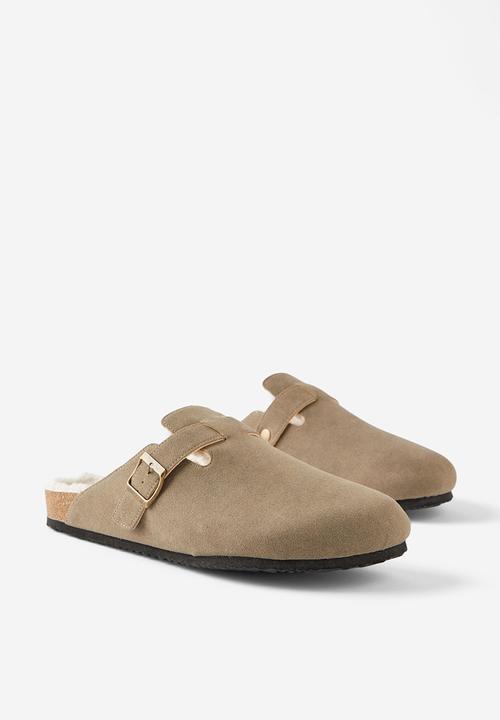 Cotton On - Closed toe buckle slide - taupe & cream teddy