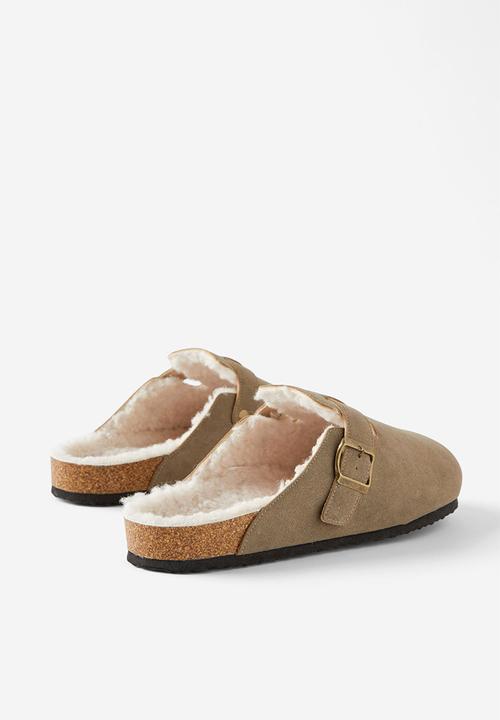 Cotton On - Closed toe buckle slide - taupe & cream teddy