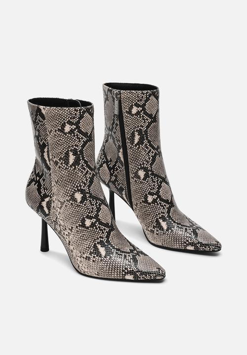 Steve Madden - Ceremonie Ankle Boot - Grey
