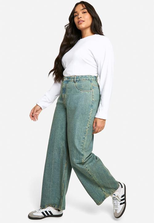 boohoo - Plus Basic Straight Leg Jeans - Light Blue