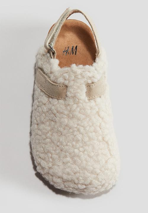 H&M - Teddy slippers - cream