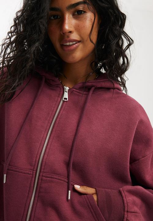 Cotton On - Plus  classic fleece oversized zip through hoodie - washed sour cherry