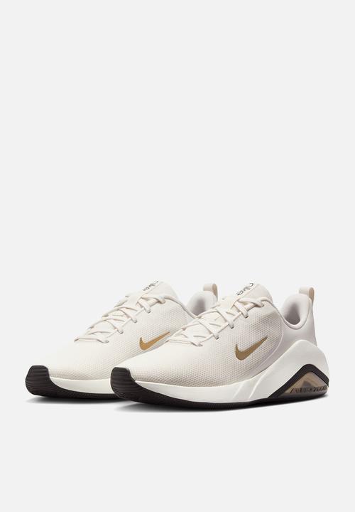 Nike - Nike Bella 7
