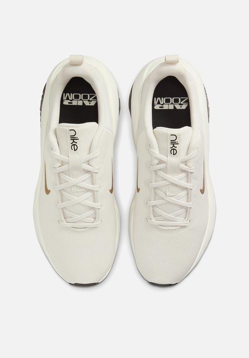 Nike - Nike Bella 7