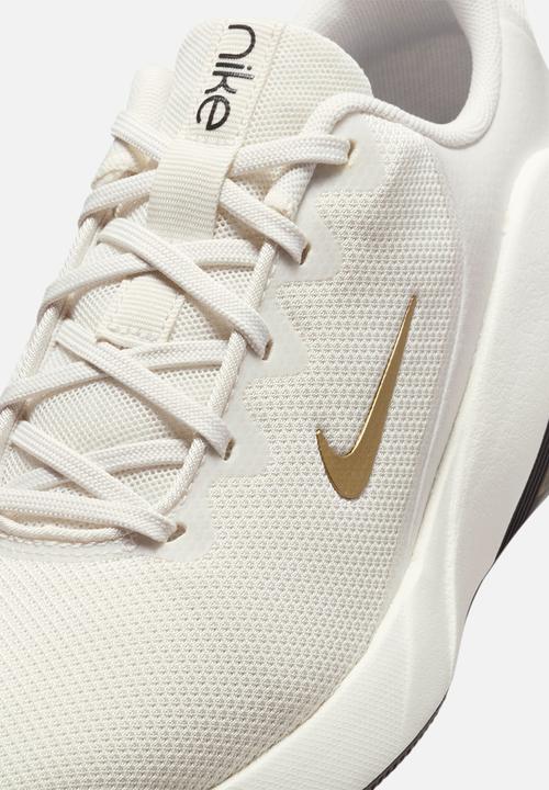 Nike - Nike Bella 7
