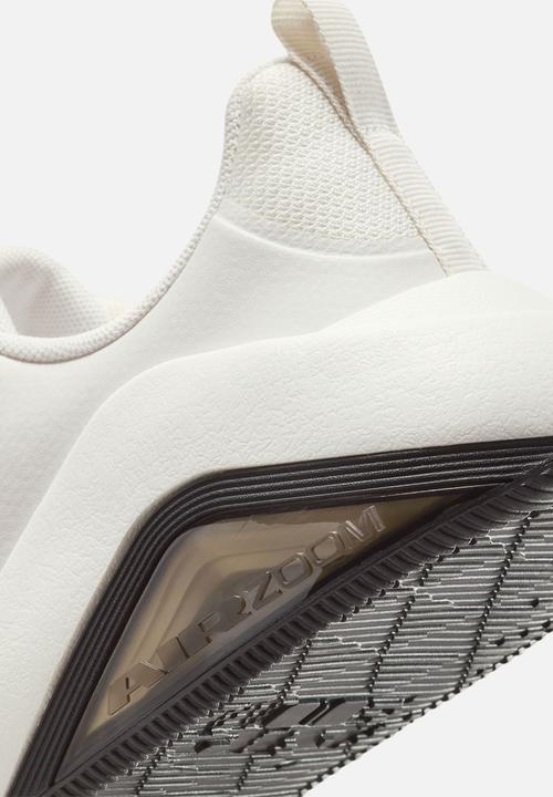 Nike - Nike Bella 7