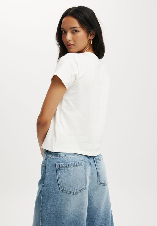 Cotton On - Baby graphic tee - backstage passes/ vintage white