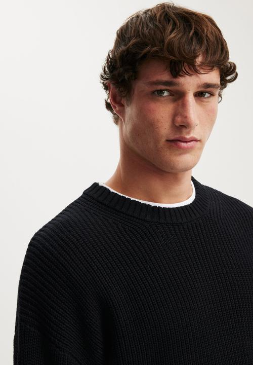 Cotton On - Box Fit Crew Knit - Black