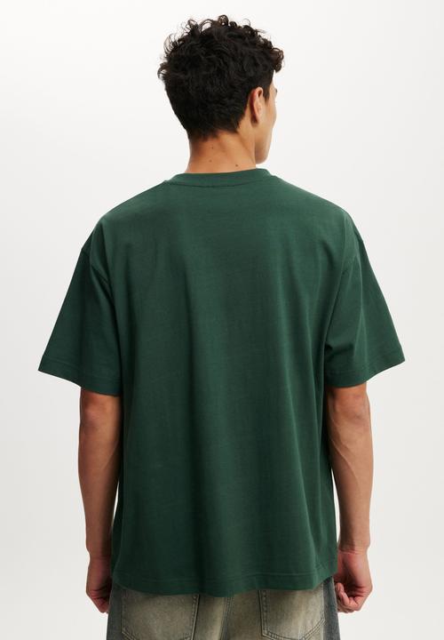 Cotton On - Box Fit Graphic T-Shirt - Pineneedle Green/Inner State