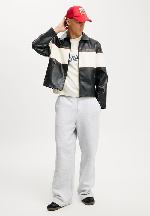 Cotton On - Cropped Fit Graphic T-Shirt - Creampuff/Greenwich Ldn