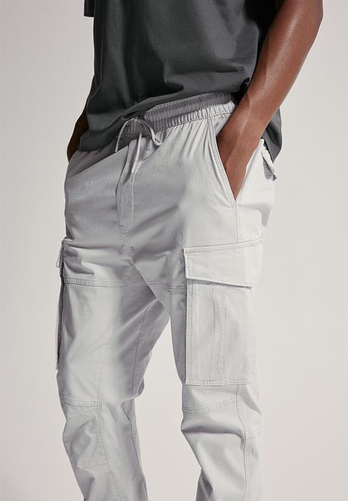 H&M - Slim fit cargo joggers - light grey