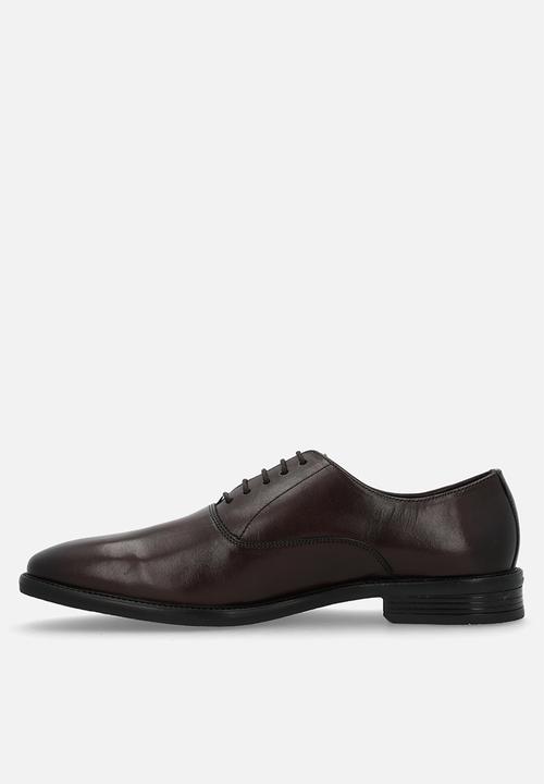 Hush Puppies - Willie - Brown Leather