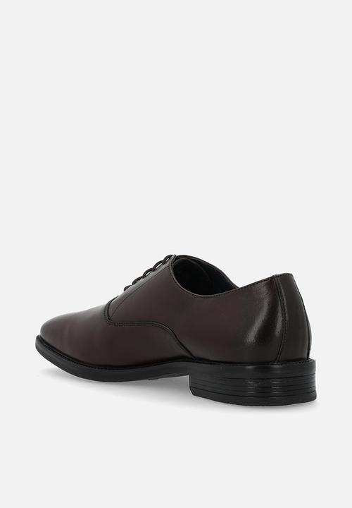 Hush Puppies - Willie - Brown Leather