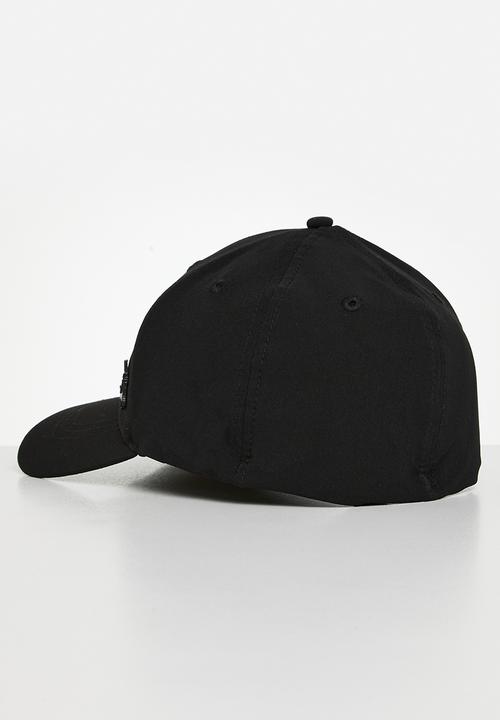 POLO - 6 Panel Metal Pony Fitted Peak - Black