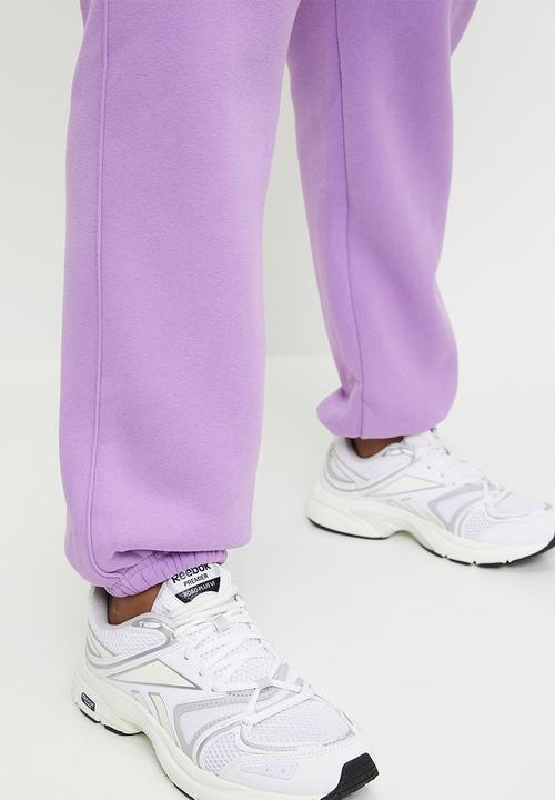 Cotton On - Plus Plush Essential Gym Sweatpant - Cyber Grape
