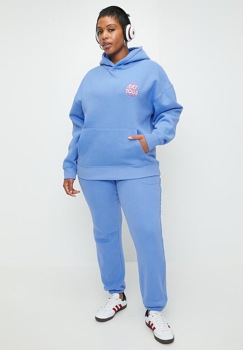 Cotton On - Plus Plush Premium Graphic Hoodie - Gumball/Ski Tour