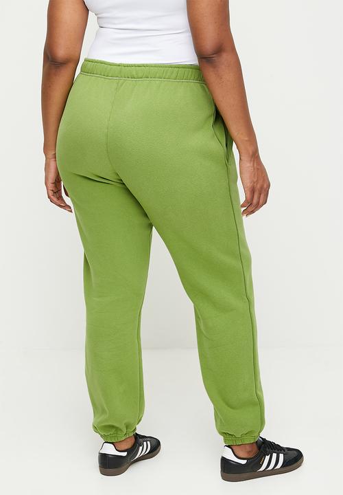 Cotton On - Plus Plush Essential Gym Sweatpant - Eco Green