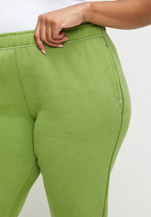 Cotton On - Plus Plush Essential Gym Sweatpant - Eco Green