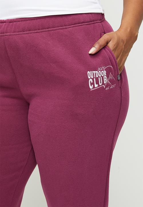 Cotton On - Plus Plush Essential Gym Sweatpant - Sangria/Outdoor Club