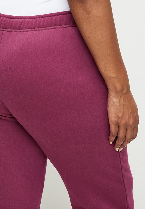 Cotton On - Plus Plush Essential Gym Sweatpant - Sangria/Outdoor Club