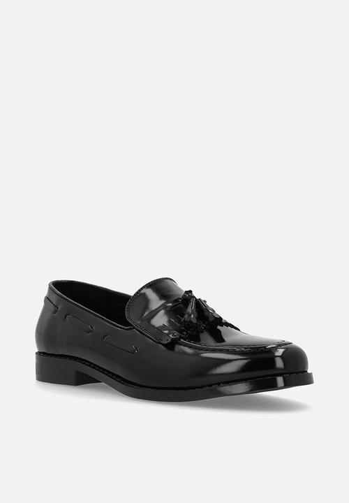PC - Hi Shine Tassel with Fringe Slip on - Black