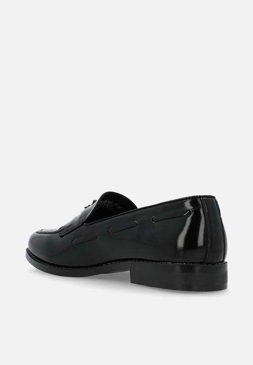 PC - Hi Shine Tassel with Fringe Slip on - Black