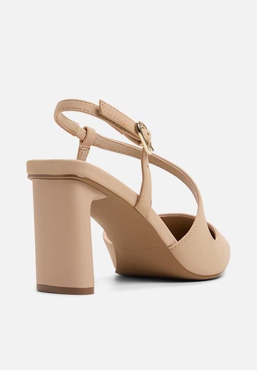 Call It Spring - Novaah closed toe slingback - beige