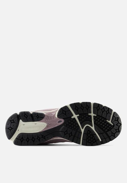 New Balance  - U2002R v1
