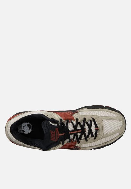 Nike - Nike Zoom Vomero 5
