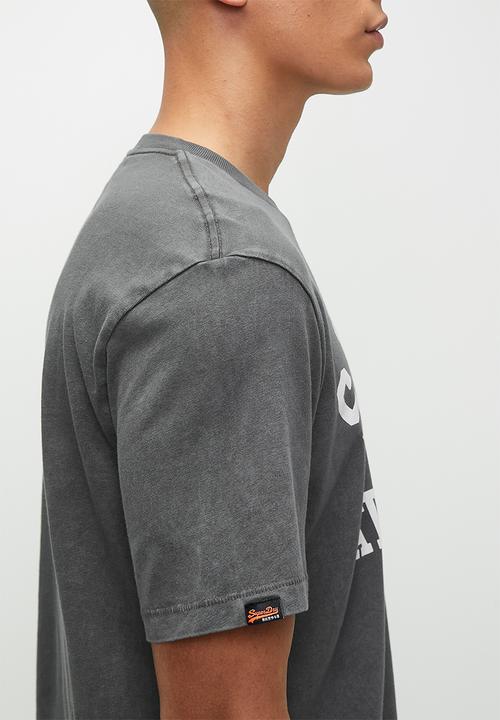 Superdry. - Athletic Ess Tee - Charcoal