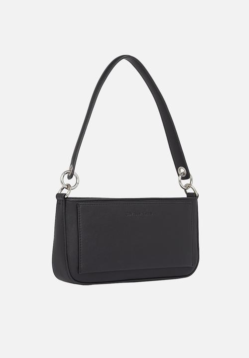 Calvin Klein - Sculpted shoulder pouch25 mono-black/neutral